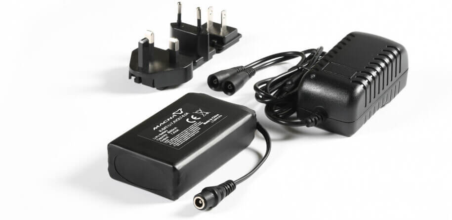Macna Accu + Lader Jas / Broek / Hotvest 7,4V 6000 mAh