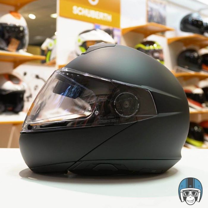 Schuberth C4 Pro Matt Black 111 Voordeelhelmen