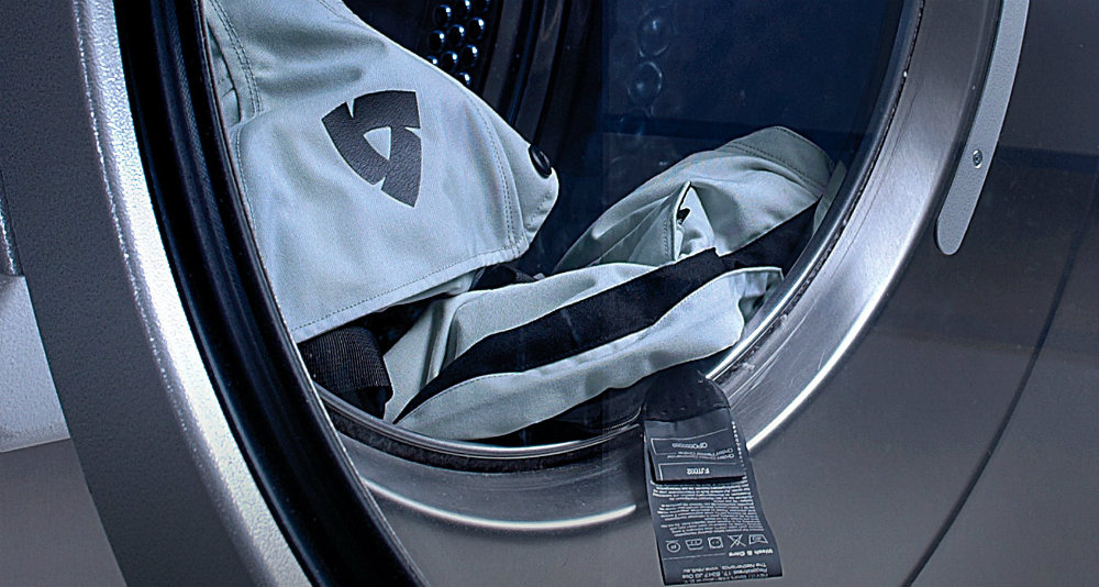 textiel motorkleding wassen